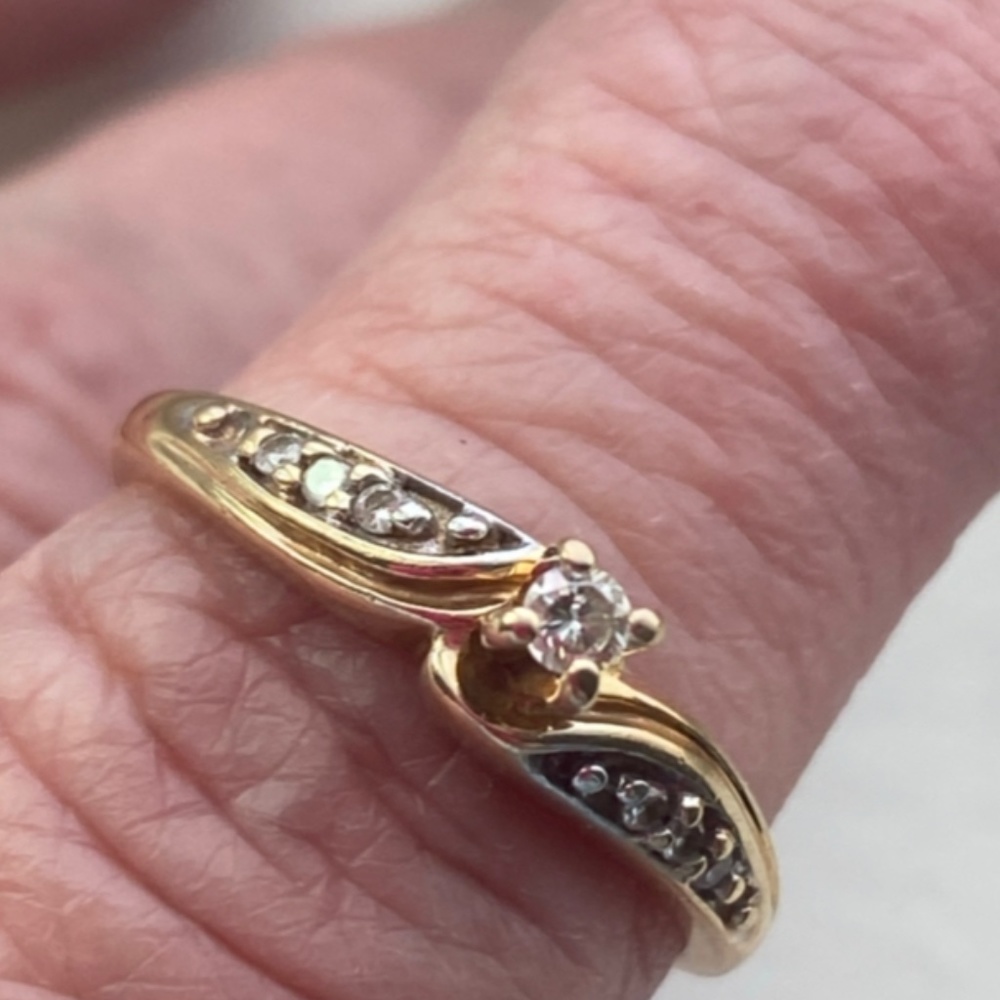 Authentic vintage real diamond 1/4 10k real gold engagement ring